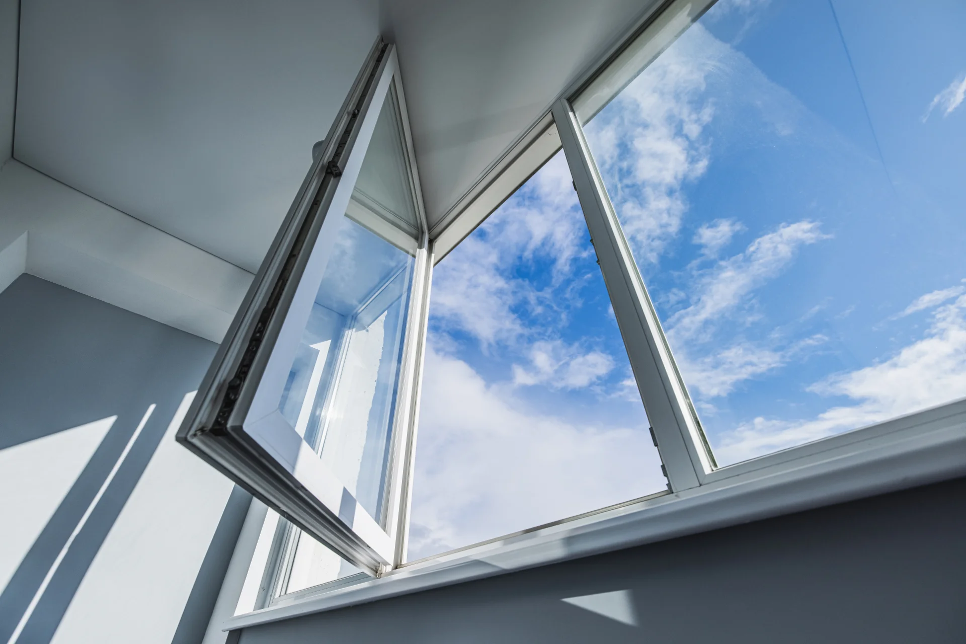 VLX 80 Casement Window in San Jose, CA | Meridian Windows and Doors San Jose - detail 1